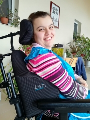 Nieuwe rolstoel voor Klarika